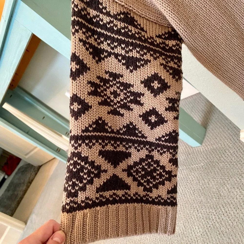 Forever 21 - Faux Fur Knitted Sweater - In great condition!